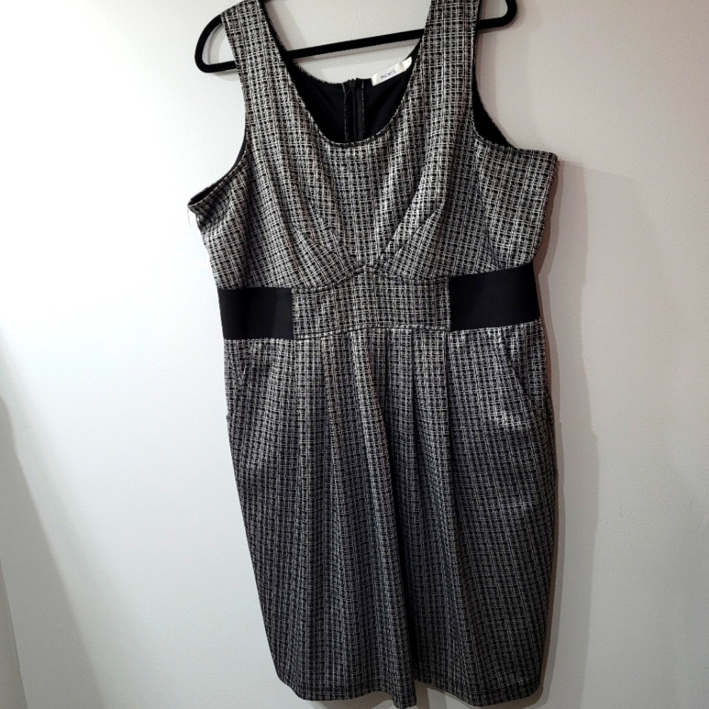 Ricki's Sleeveless Midi Fitted Black & Silver Dress with pockets size 18